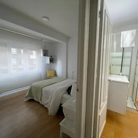 Pelayo Playa Y Centro * خيخون